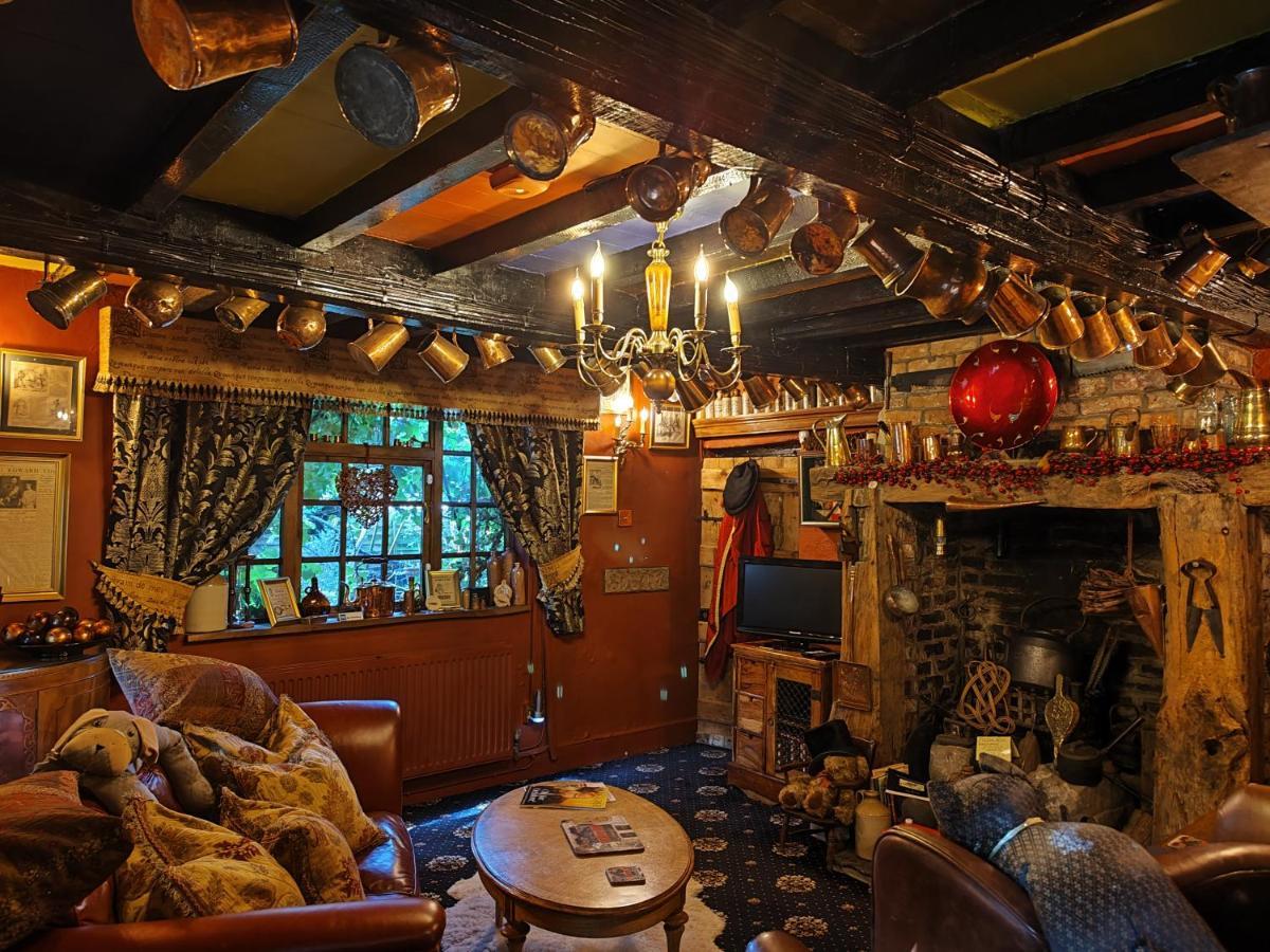Wizards Thatch Luxury Suites Alderley Edge Exterior foto