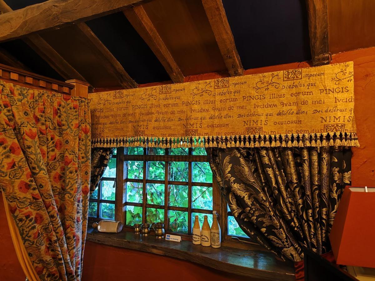 Wizards Thatch Luxury Suites Alderley Edge Exterior foto